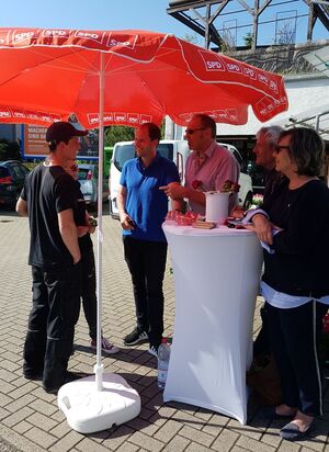 Junge Bürger im Gespräch mit den Kandidaten