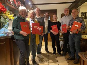 Die Geehrten mit dem Vorsitzenden Frank Armbruster (Mitte)